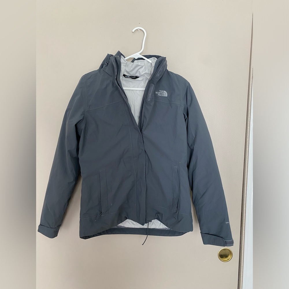north face jacket. color grey, size woman’s small